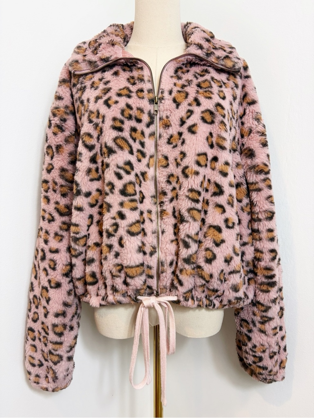 Victorias Secret PINK Know One Cares Leopard Plush Zip Front Jacket